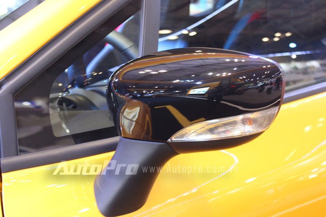 VMS 2013: Làm quen với "bé hạt tiêu" Renault Clio RS 7