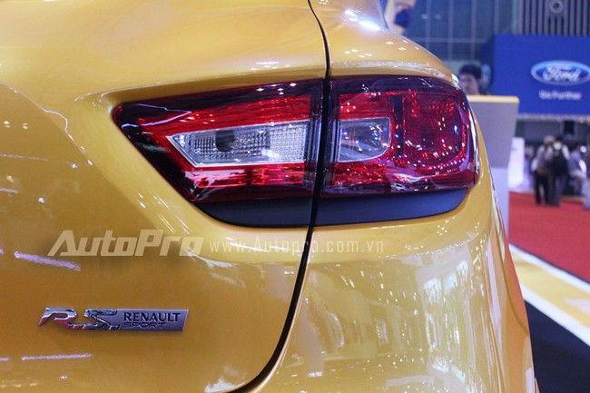 VMS 2013: Làm quen với "bé hạt tiêu" Renault Clio RS 10