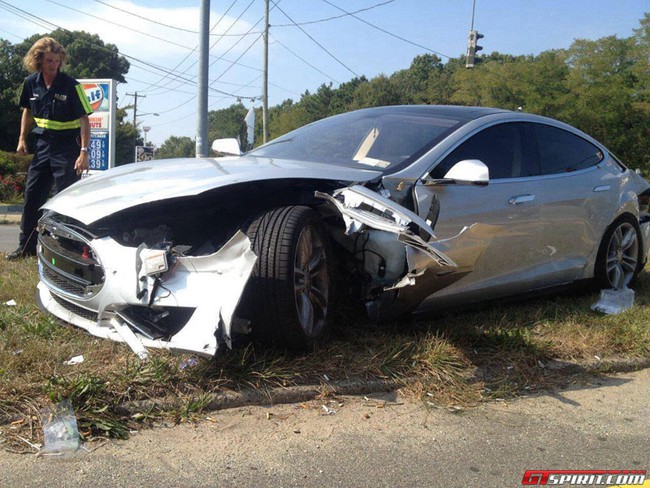 Tesla Model S chứng minh độ an toàn hàng đầu bằng tai nạn 1