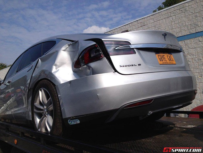 Tesla Model S chứng minh độ an toàn hàng đầu bằng tai nạn 6