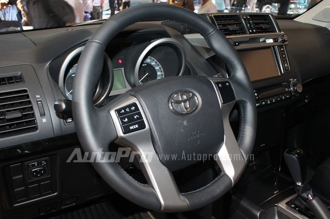 VMS 2013: "Soi" chi tiết SUV tiền tỷ Toyota Land Cruiser Prado 2014 7