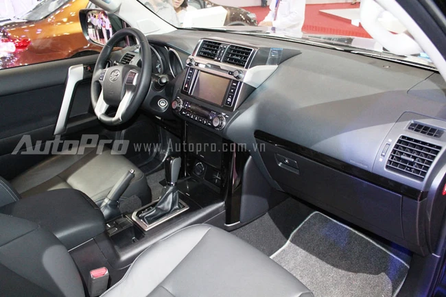 VMS 2013: "Soi" chi tiết SUV tiền tỷ Toyota Land Cruiser Prado 2014 2