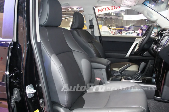 VMS 2013: "Soi" chi tiết SUV tiền tỷ Toyota Land Cruiser Prado 2014 5