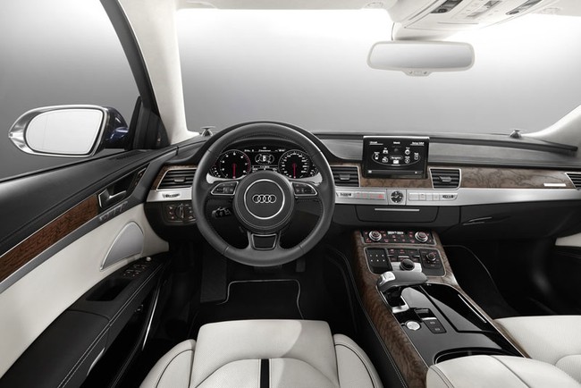 Đắm mình trong nội thất sang trọng của Audi A8 L W12 đặc biệt 14