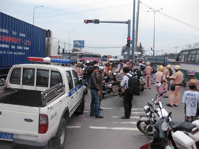 Tp. Hồ Chí Minh: CSGT bắt 10 môtô trị giá hàng trăm triệu, biển Thái Lan 1