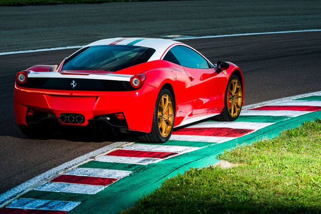 Một Ferrari 458 Italia nhiều màu sắc hơn 3
