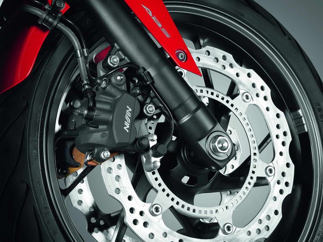 EICMA 2013: Honda ra mắt cặp đôi môtô 650 phân khối mới 12