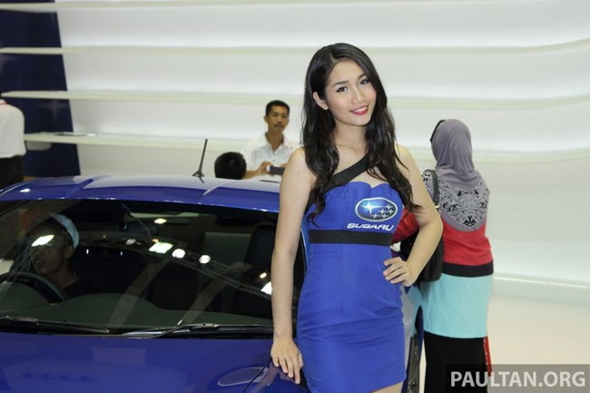 Những cô nàng "xinh như mộng" tại triển lãm ôtô Kuala Lumpur 10