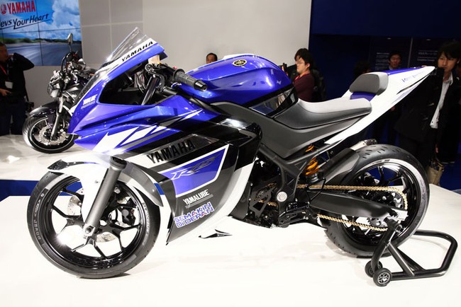 Yamaha R25 - Xe 250cc mới mang cảm hứng siêu môtô YZR-M1 2