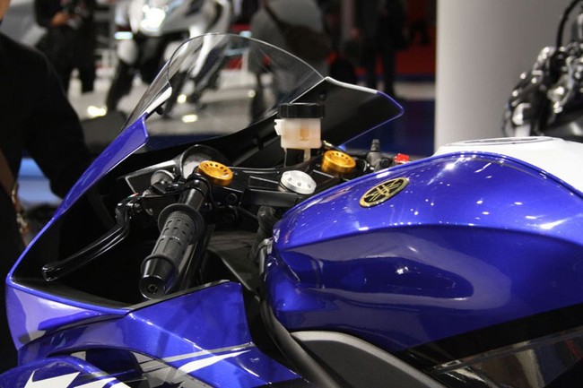 "Soi" chi tiết Yamaha R25 mang thiết kế siêu môtô 9