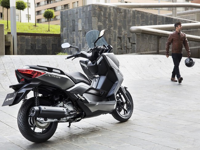 Yamaha nâng cấp đối thủ của Honda PCX 125 9