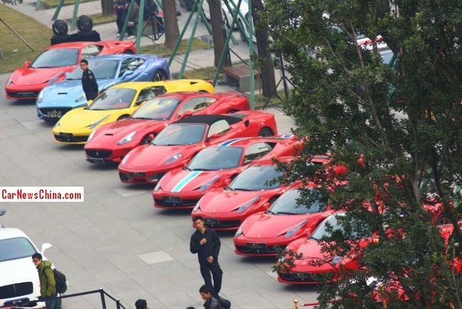Hơn 200 siêu xe tham gia lễ khai trương quán bar của Nhậm Đạt Hoa 4