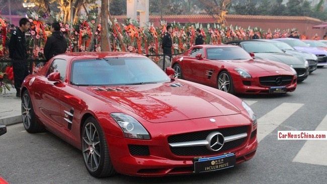 Hơn 200 siêu xe tham gia lễ khai trương quán bar của Nhậm Đạt Hoa 10