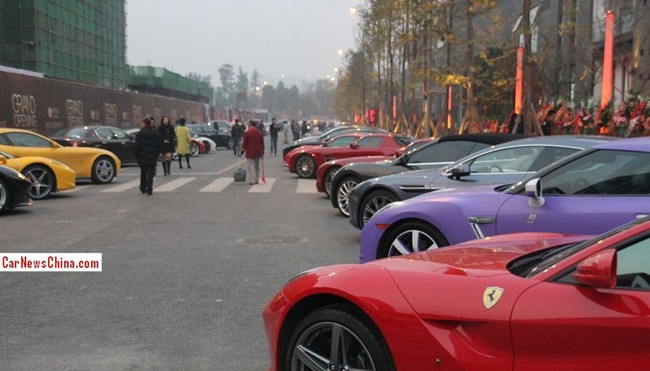 Hơn 200 siêu xe tham gia lễ khai trương quán bar của Nhậm Đạt Hoa 11