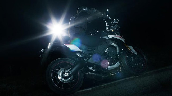 Valentino Rossi giới thiệu xe naked bike đặc biệt của Yamaha 6