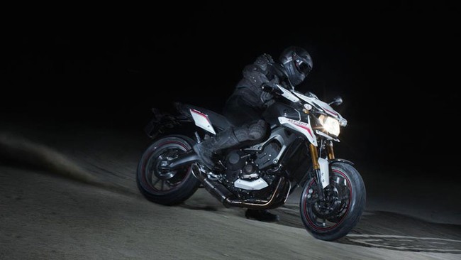 Valentino Rossi giới thiệu xe naked bike đặc biệt của Yamaha 7