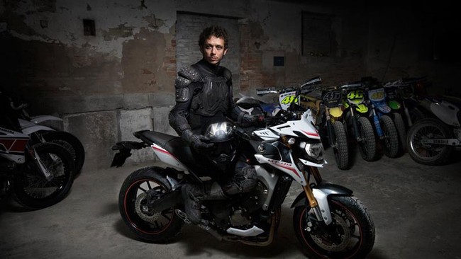 Valentino Rossi giới thiệu xe naked bike đặc biệt của Yamaha 8