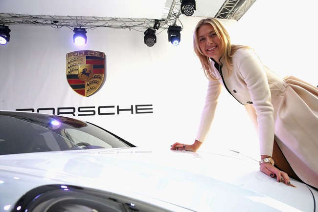"Nữ hoàng quần vợt" Maria Sharapova được tặng xe Porsche đời mới 1