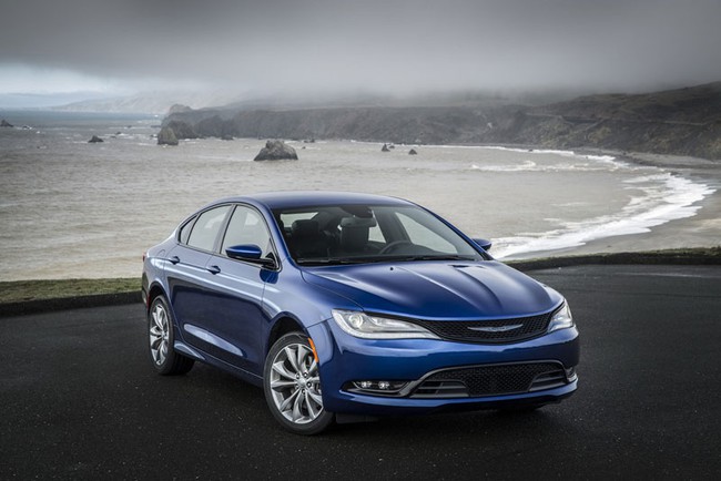 Chrysler 200 2015 tiết kiệm nhiên liệu bất ngờ 4