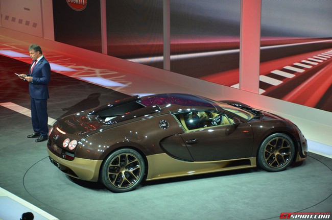 Toàn bộ siêu xe Rembrandt Bugatti trị giá 3 triệu USD đã "cháy hàng" 1