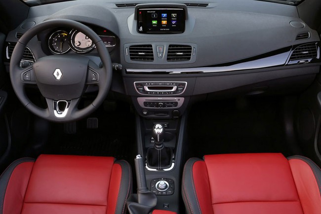 Renault Megane Coupe-Cabriolet 2014: Cửa sổ trời rộng nhất phân khúc 1