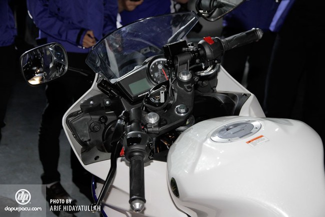 Xe sắp về Việt Nam Yamaha R15 2.0 2014 cực đắt khách 13