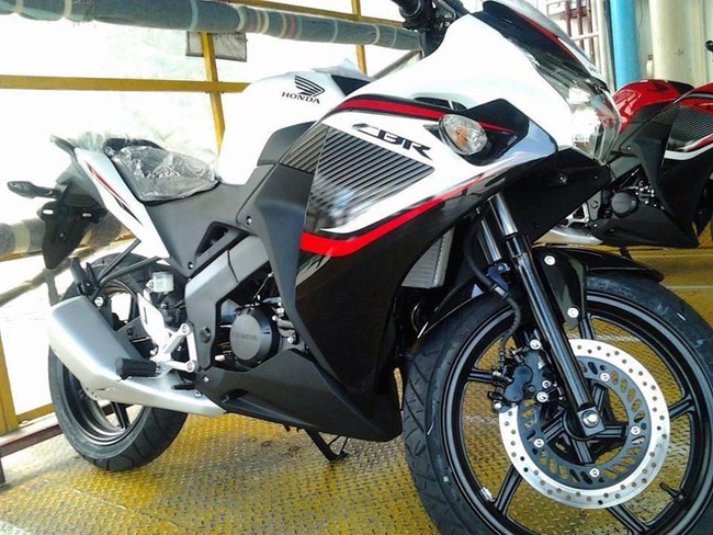 Honda CBR150R khác biệt bất ngờ lộ diện 3