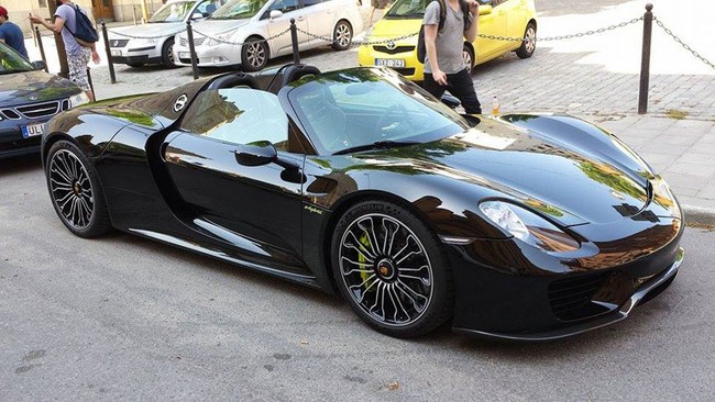 Sao bóng đá Zlatan Ibrahimovic lái siêu xe đắt tiền mới tậu 1