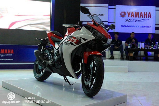 Cận cảnh Yamaha R25 phiên bản sản xuất mang dáng dấp siêu môtô 10