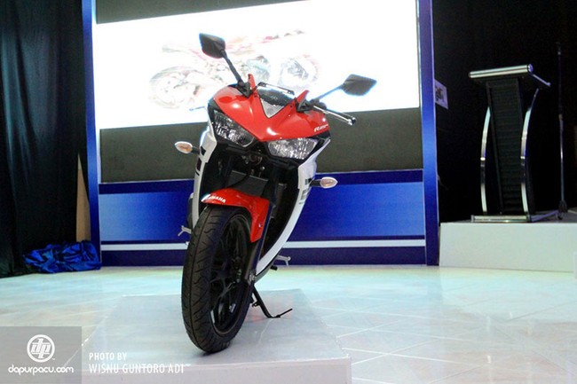 Cận cảnh Yamaha R25 phiên bản sản xuất mang dáng dấp siêu môtô 12