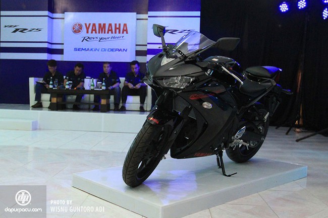 Cận cảnh Yamaha R25 phiên bản sản xuất mang dáng dấp siêu môtô 2
