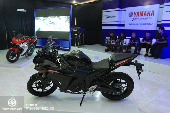 Cận cảnh Yamaha R25 phiên bản sản xuất mang dáng dấp siêu môtô 13