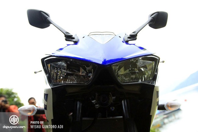 Cận cảnh Yamaha R25 phiên bản sản xuất mang dáng dấp siêu môtô 20