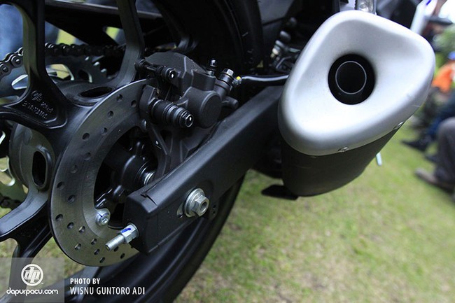 Cận cảnh Yamaha R25 phiên bản sản xuất mang dáng dấp siêu môtô 25