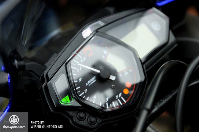 Cận cảnh Yamaha R25 phiên bản sản xuất mang dáng dấp siêu môtô 21