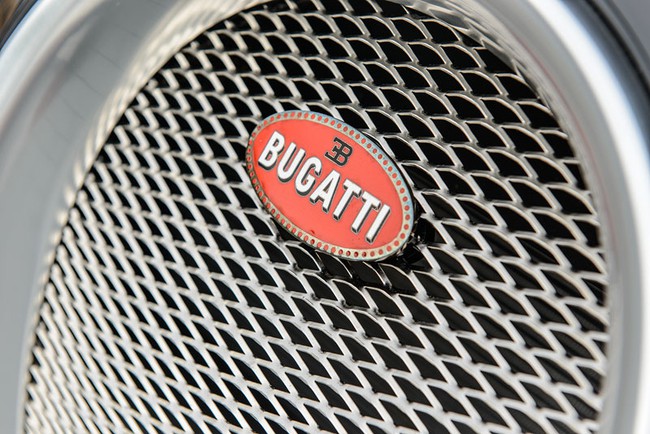 Rapper Drake chán siêu xe Bugatti Veyron được tặng 8