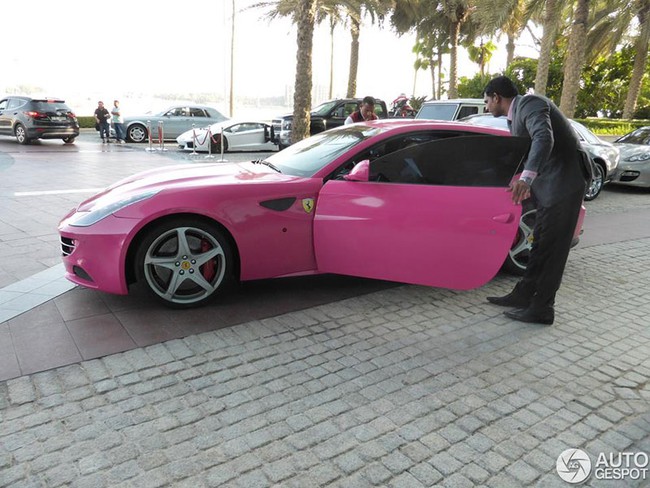 Cặp đôi siêu xe "tắc kè hoa" tại thiên đường Dubai 12