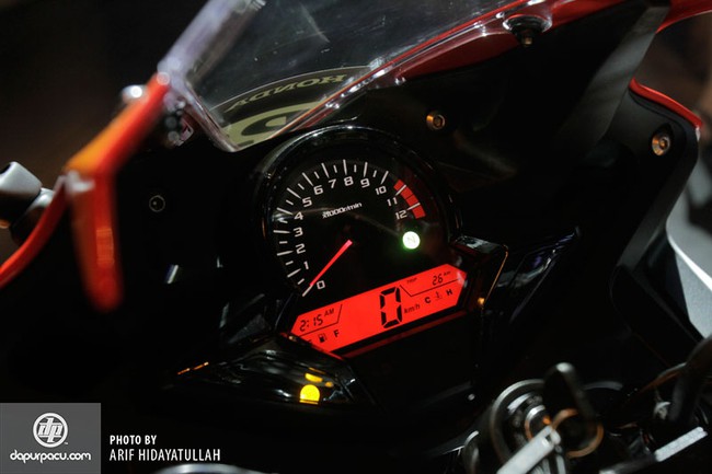 Honda CBR250R 2014 đèn pha đôi chính thức đến Đông Nam Á 12