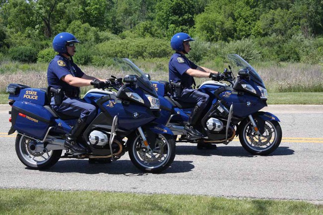 Cảnh sát ngày càng chuộng môtô BMW 2