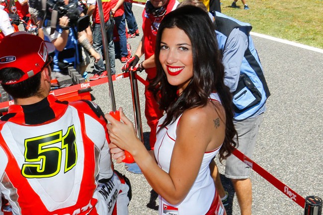 "Hot girl" tràn ngập đường đua MotoGP xứ bò tót 4