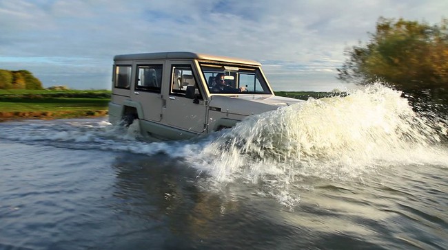 Toyota Land Cruiser chạy băng băng trên mặt nước 7