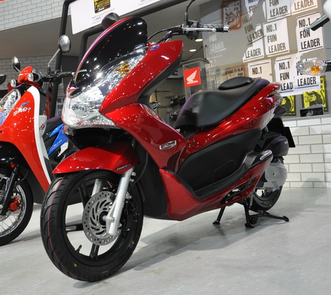 Ngắm Honda PCX 150 độ vàng siêu đắt của dân chơi