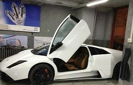 Chi&ecirc;m ngưỡng "si&ecirc;u phẩm nh&aacute;i" Lamborghini gi&aacute; rẻ 4