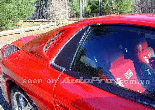 Lại thêm Mitsubishi 3000GT "nhái" Ferrari 8