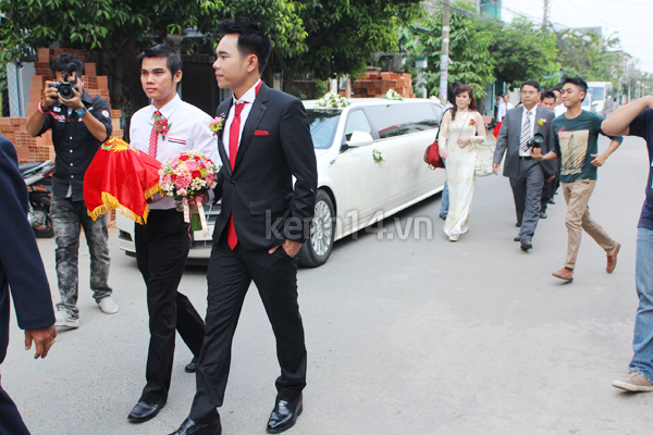 Ca sỹ Triệu Hoàng đón dâu bằng xe limousine sang trọng 6