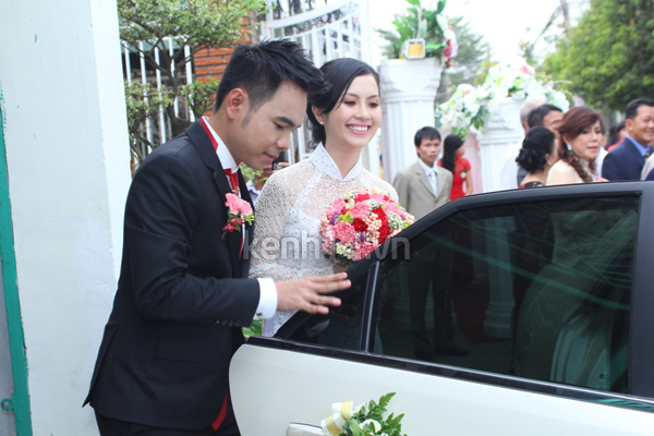 Ca sỹ Triệu Hoàng đón dâu bằng xe limousine sang trọng 7