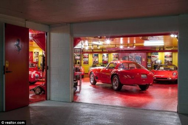 Ngỡ ngàng trước garage đỏ rực toàn siêu xe Ferrari 2