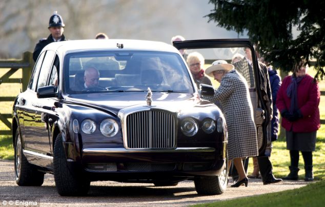Xe limousine chuyên dụng của Nữ hoàng Anh "bỗng dưng" chết máy 4