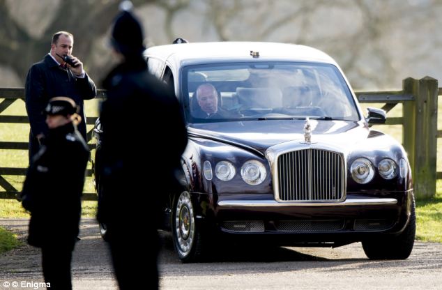 Xe limousine chuyên dụng của Nữ hoàng Anh "bỗng dưng" chết máy 3
