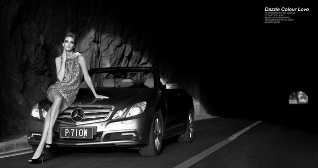 Váy vóc thướt tha sóng đôi với Mercedes-Benz mui trần 4